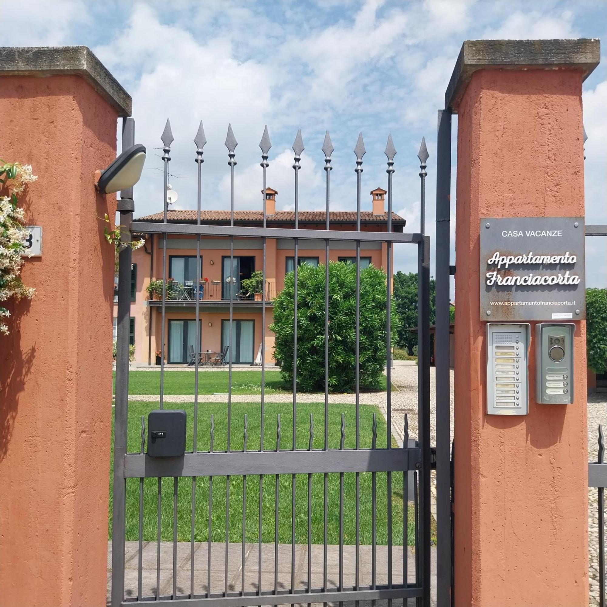 Appartamento Franciacorta Cazzago San Martino Экстерьер фото